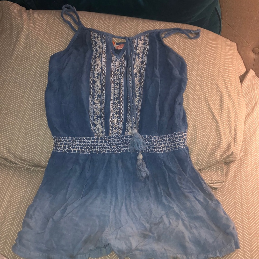 Very cute blue romper.